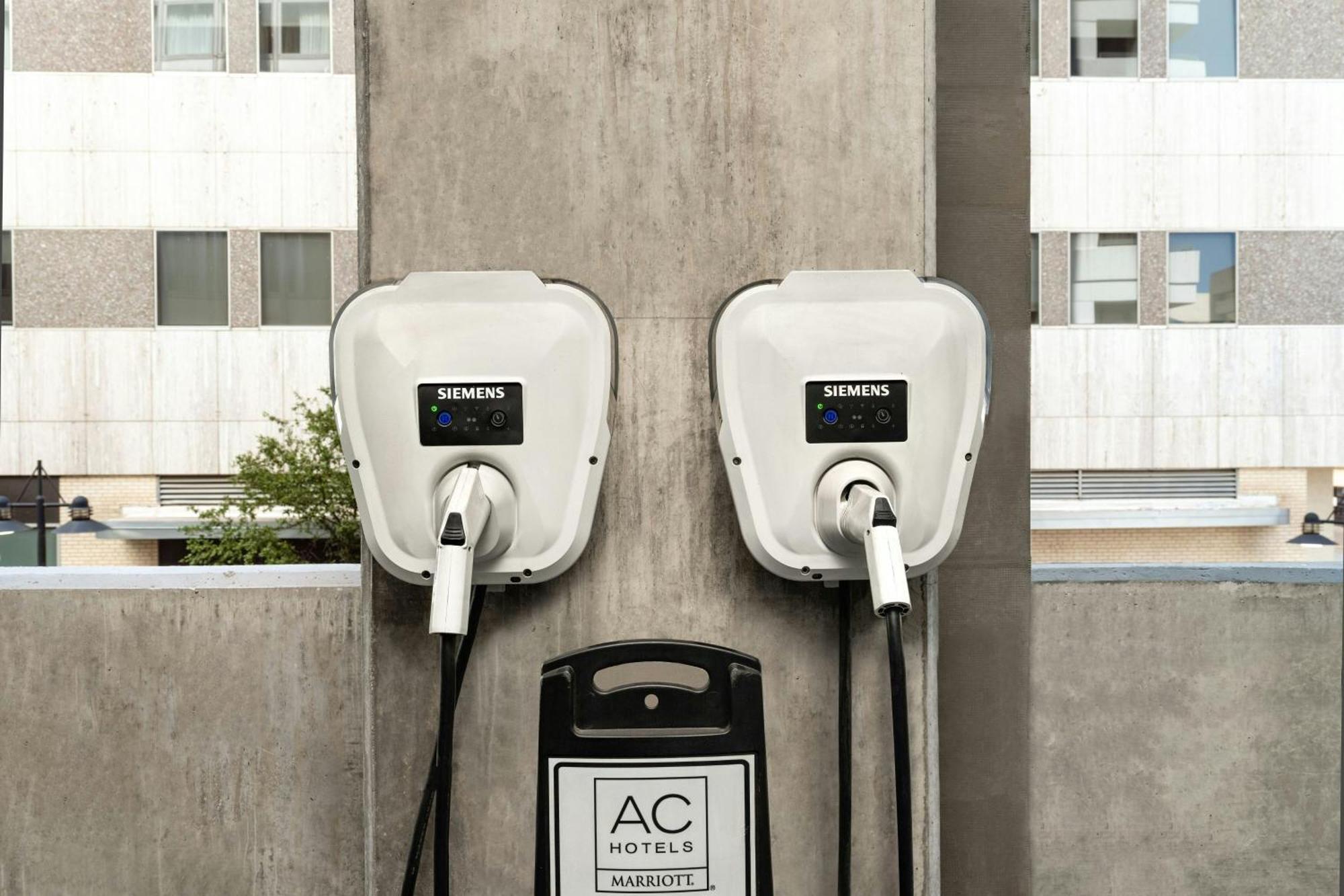 Ac Hotel By Marriott Dallas Downtown Bagian luar foto